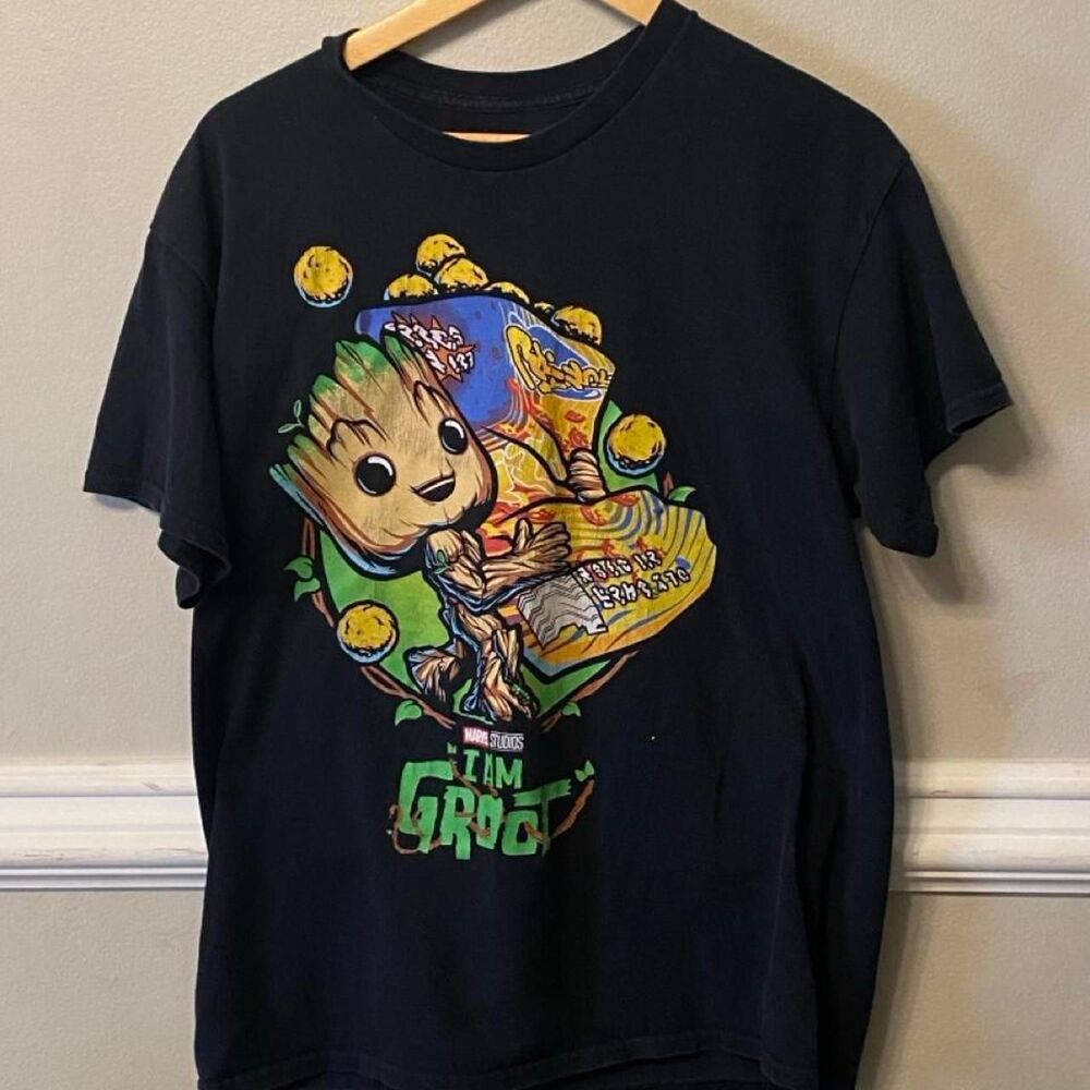 Marvel Men's Black and Navy T-shirt